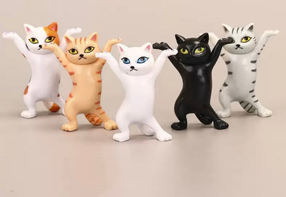 踊る猫の置物