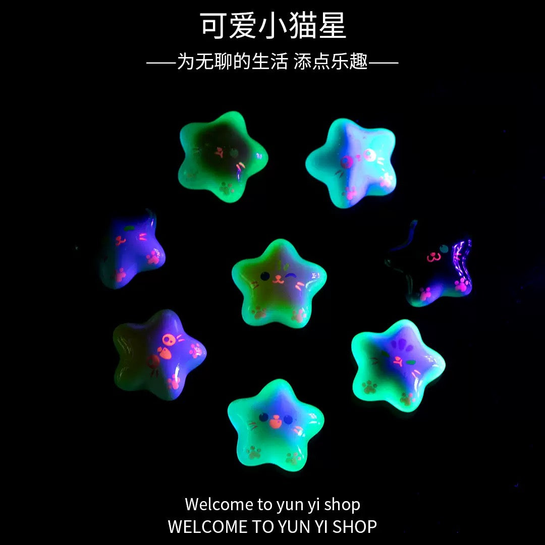 夜光の可愛いネコの星