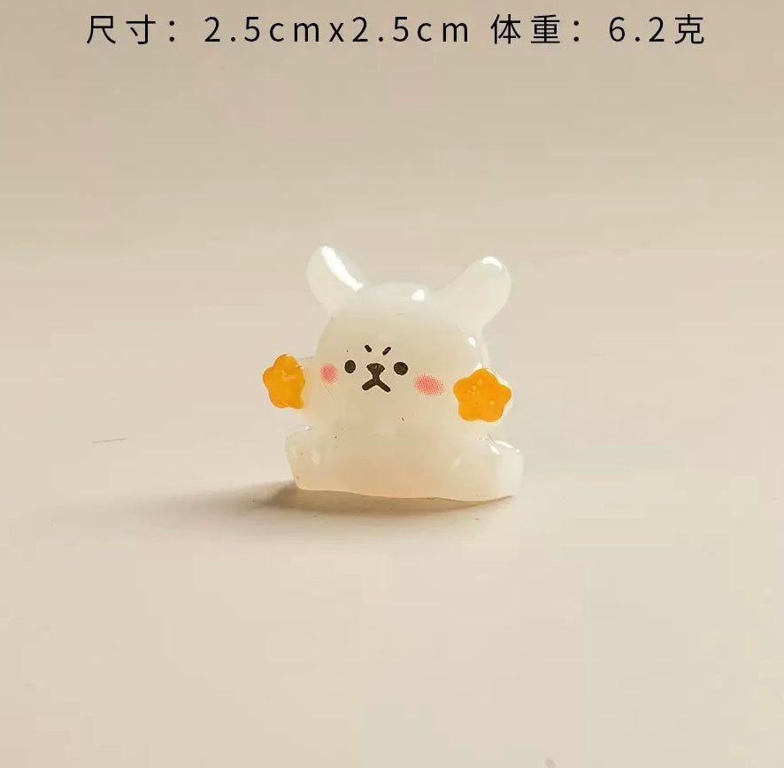 夜光のカートゥーンの白い子犬の装饰品