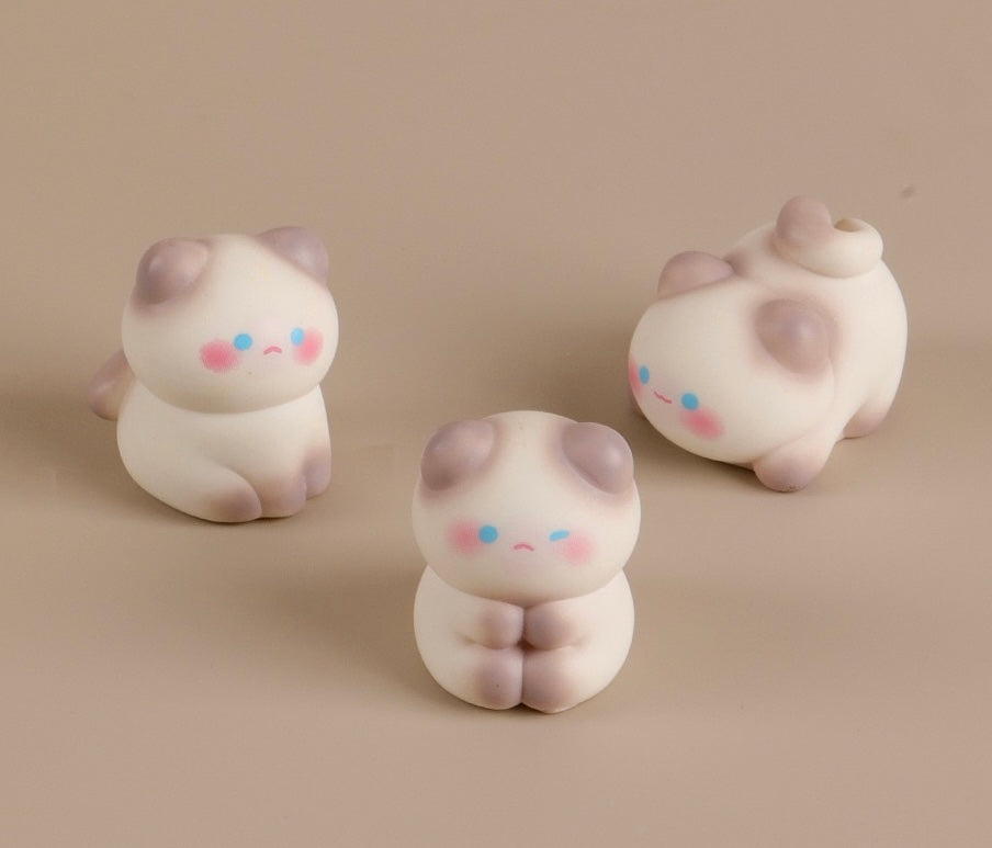 可愛がらせるネコの樹脂工芸品