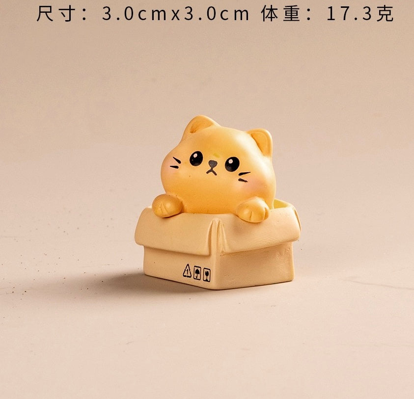 紙箱の小さなネコの樹脂工芸品