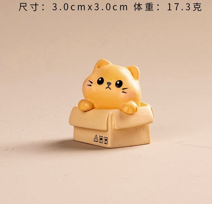 紙箱の小さなネコの樹脂工芸品