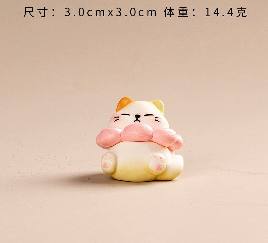 紙箱の小さなネコの樹脂工芸品