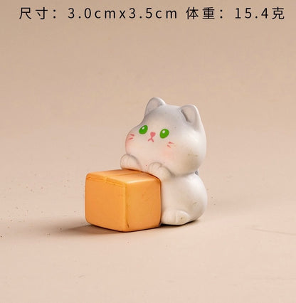紙箱の小さなネコの樹脂工芸品