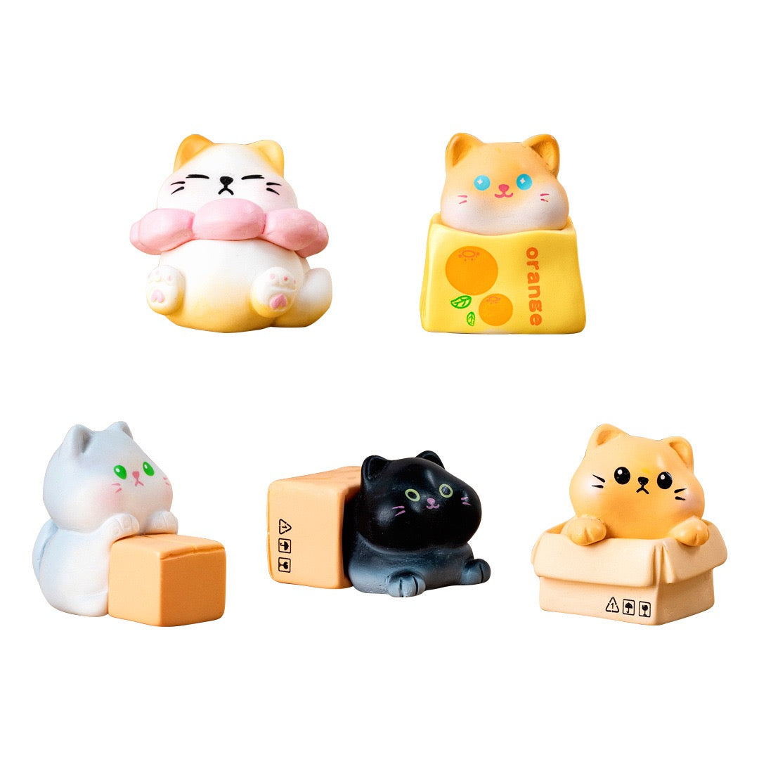 紙箱の小さなネコの樹脂工芸品