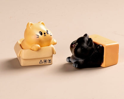 紙箱の小さなネコの樹脂工芸品
