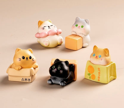 紙箱の小さなネコの樹脂工芸品