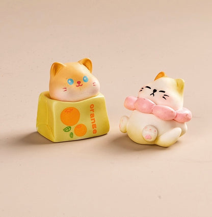 紙箱の小さなネコの樹脂工芸品