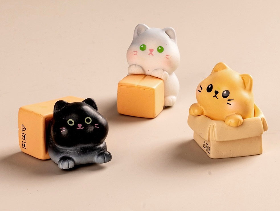 紙箱の小さなネコの樹脂工芸品