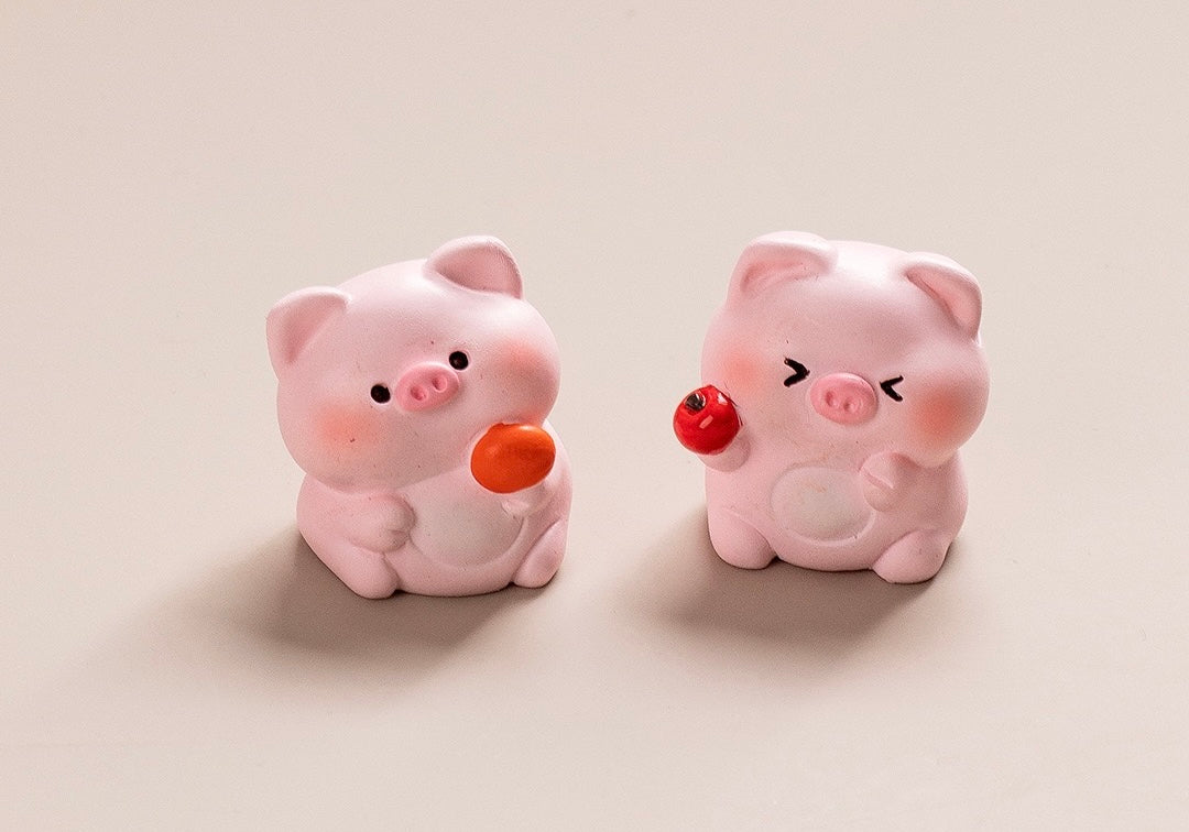 元気な子豚の樹脂工芸品